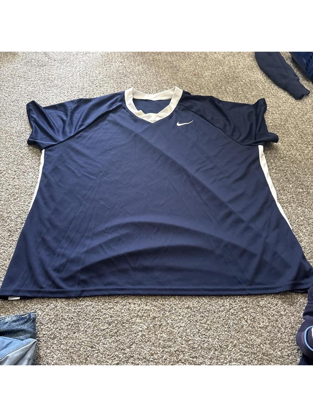 Nike Men's Navy and Blue Tshirt